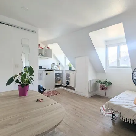 Centre - Republique Apartment *